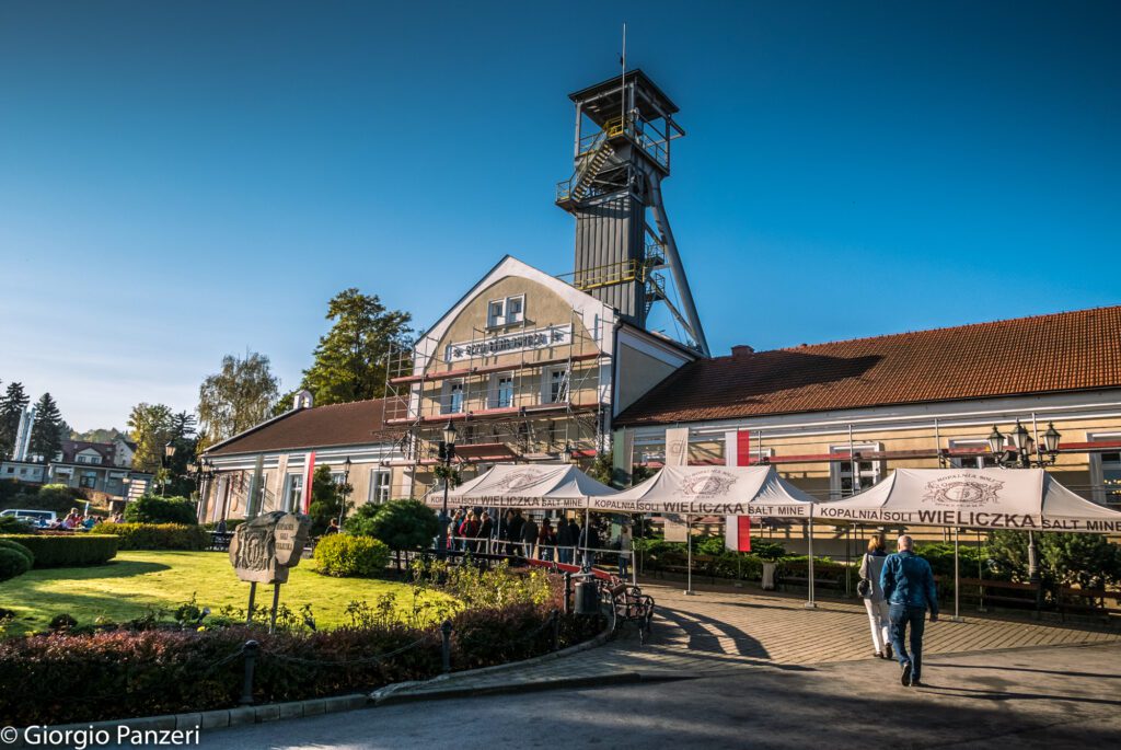 1050278-1024x685 Polonia: la bellissima miniera di sale “Wieliczka”