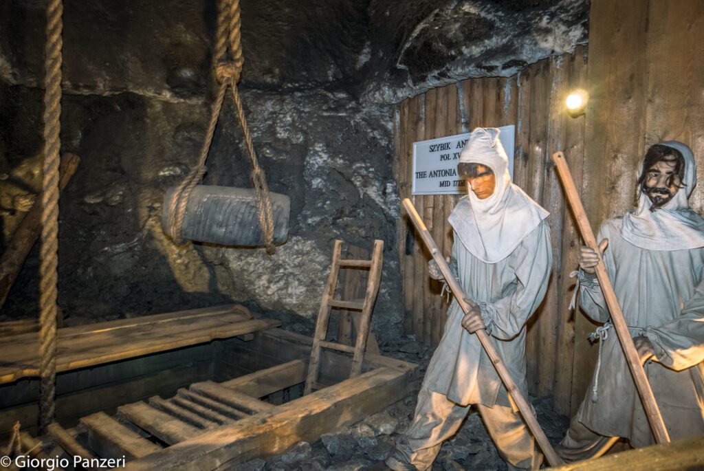 1050289-1024x685 Polonia: la bellissima miniera di sale “Wieliczka”