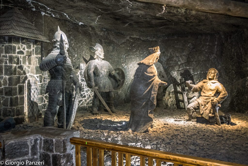 1050296-1024x685 Polonia: la bellissima miniera di sale “Wieliczka”