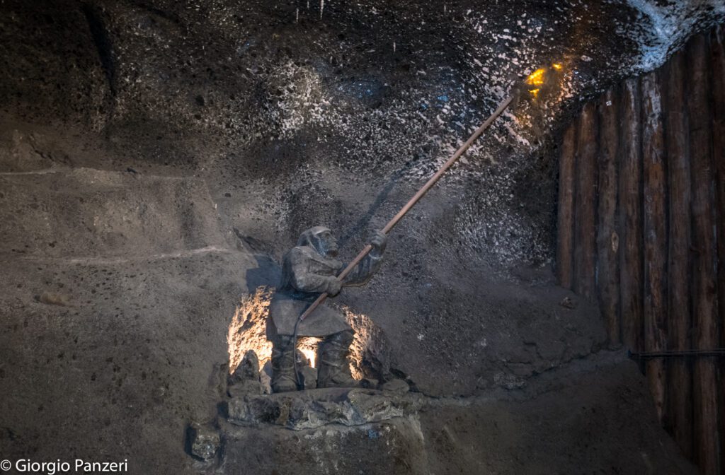 1050300-1024x672 Polonia: la bellissima miniera di sale “Wieliczka”