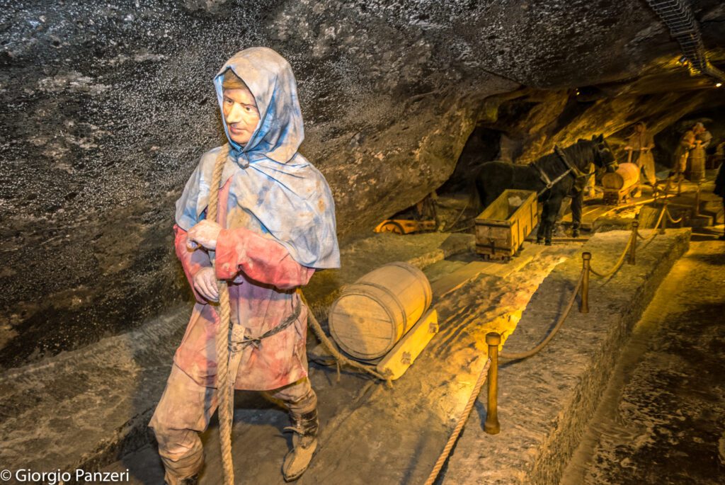 1050302-1024x685 Polonia: la bellissima miniera di sale “Wieliczka”