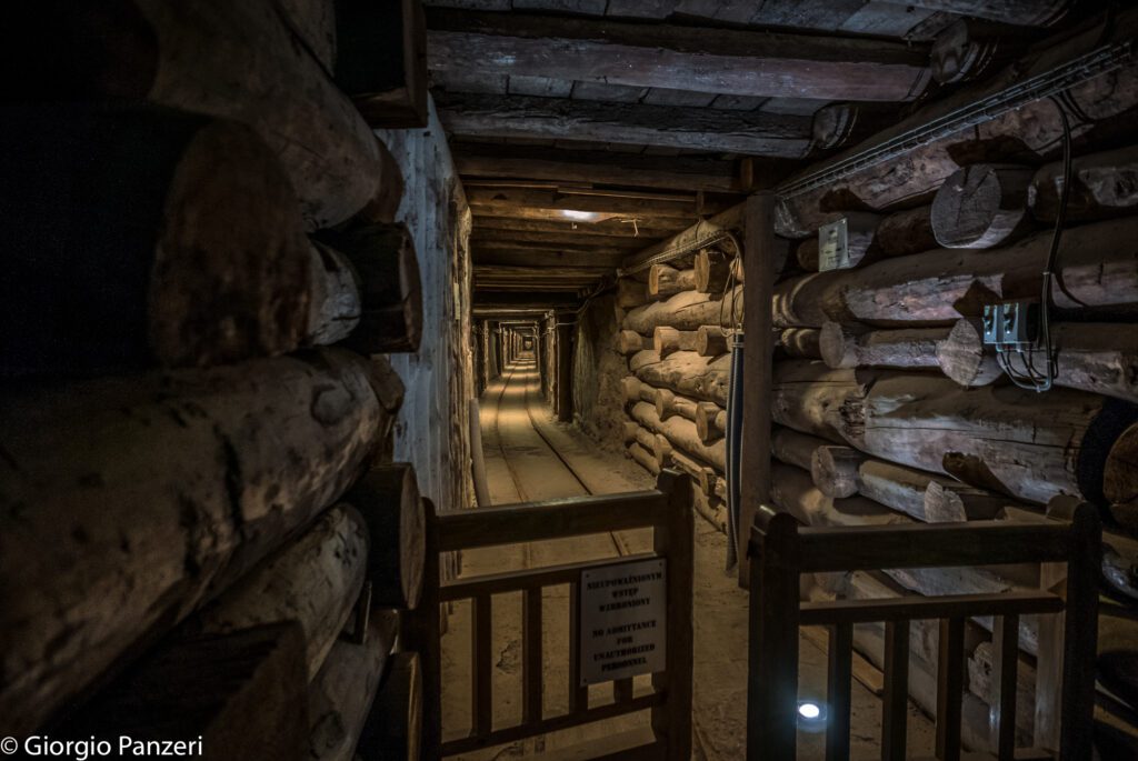 1050307-1024x685 Polonia: la bellissima miniera di sale “Wieliczka”