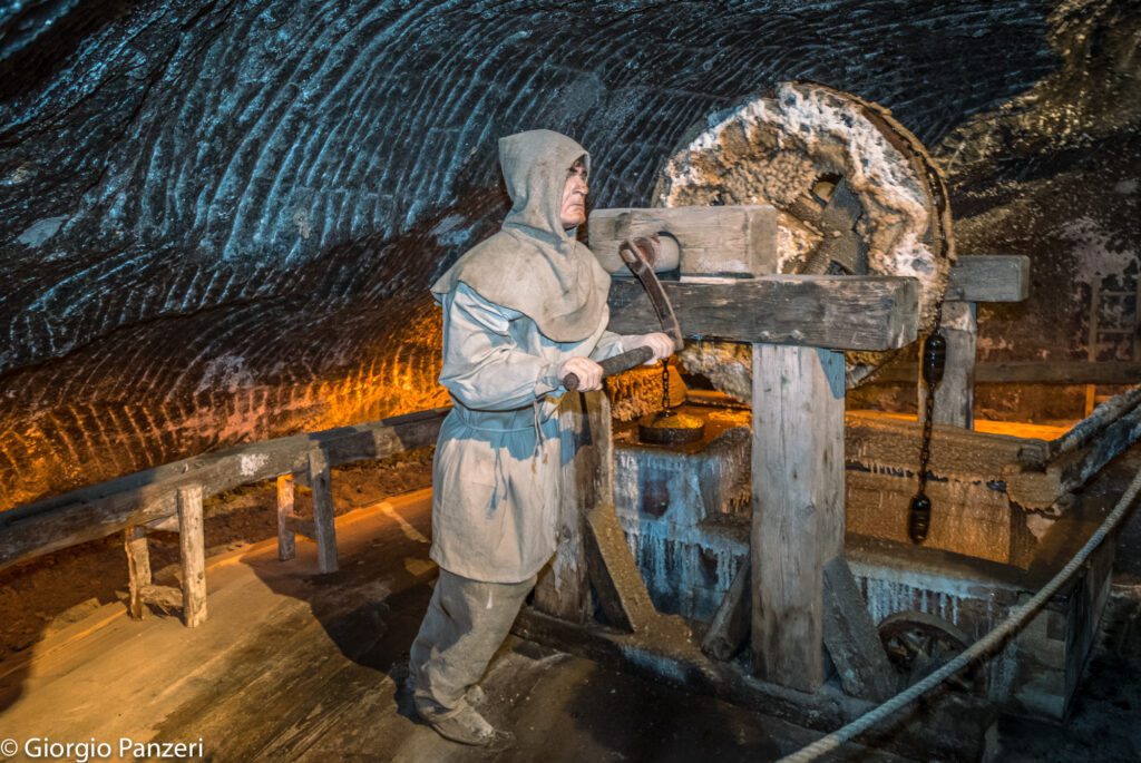 1050320-1024x685 Polonia: la bellissima miniera di sale “Wieliczka”
