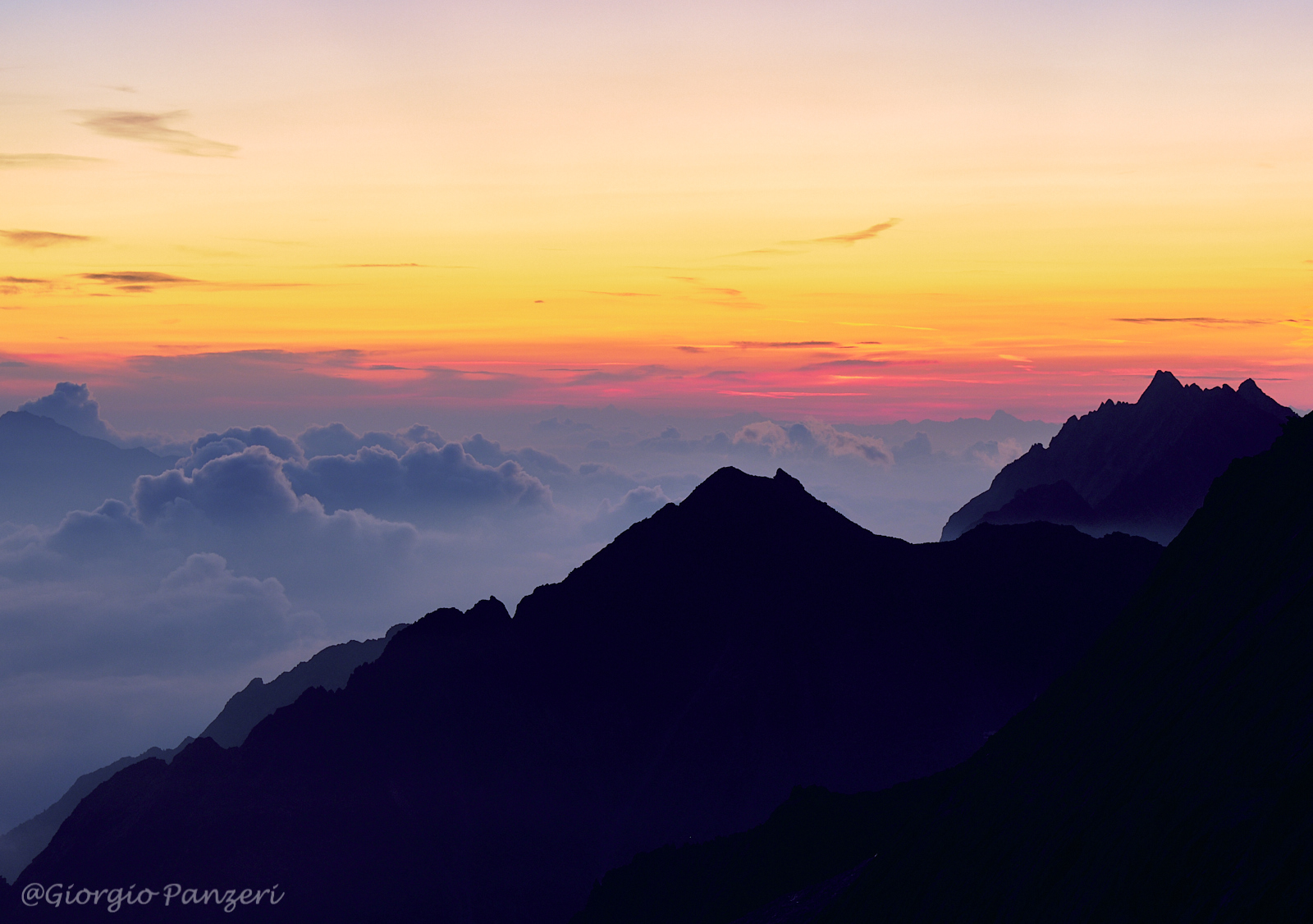 DSCF0431 Alba dai 3000 metri del Passo Presena