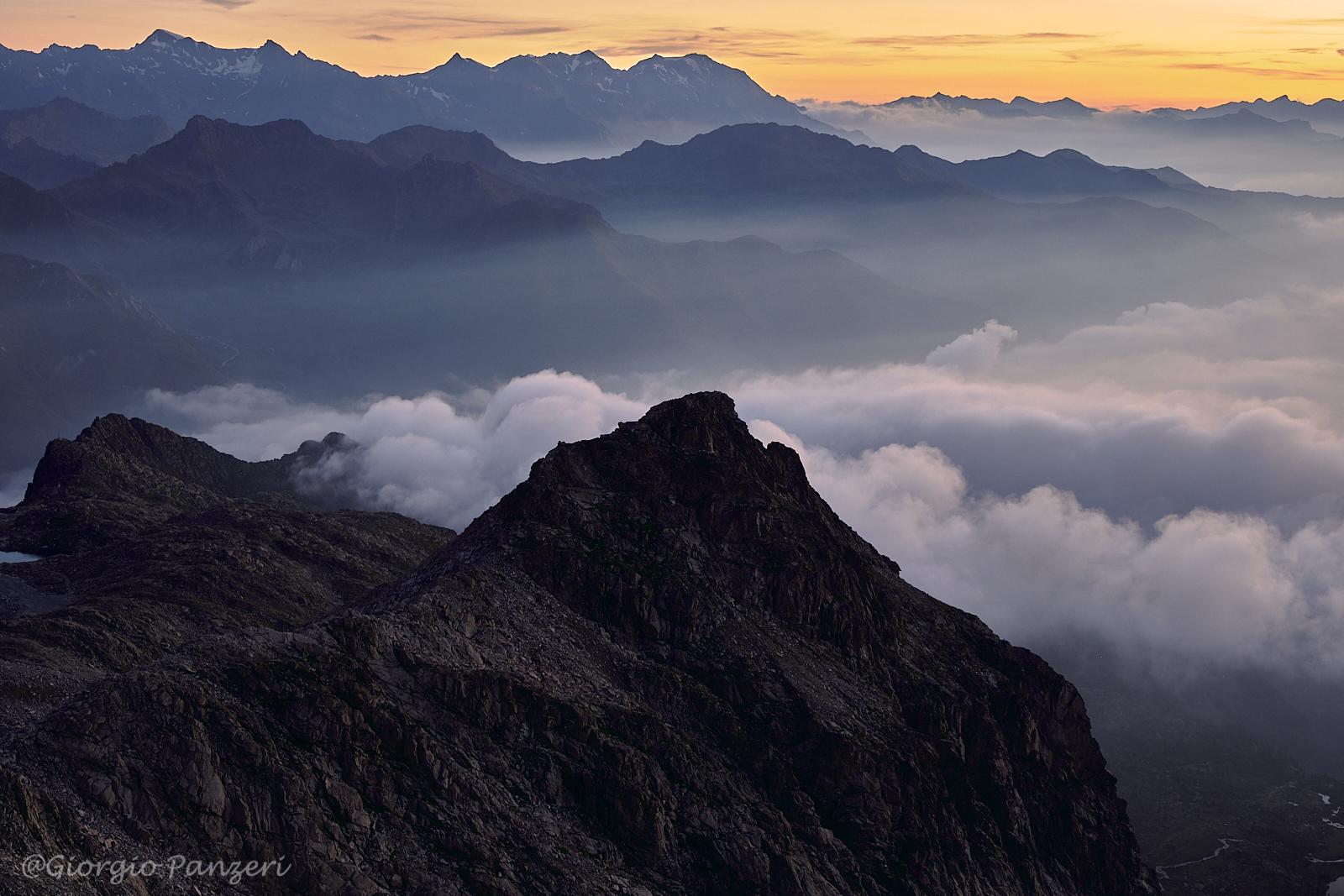 DSCF0463 Alba dai 3000 metri del Passo Presena