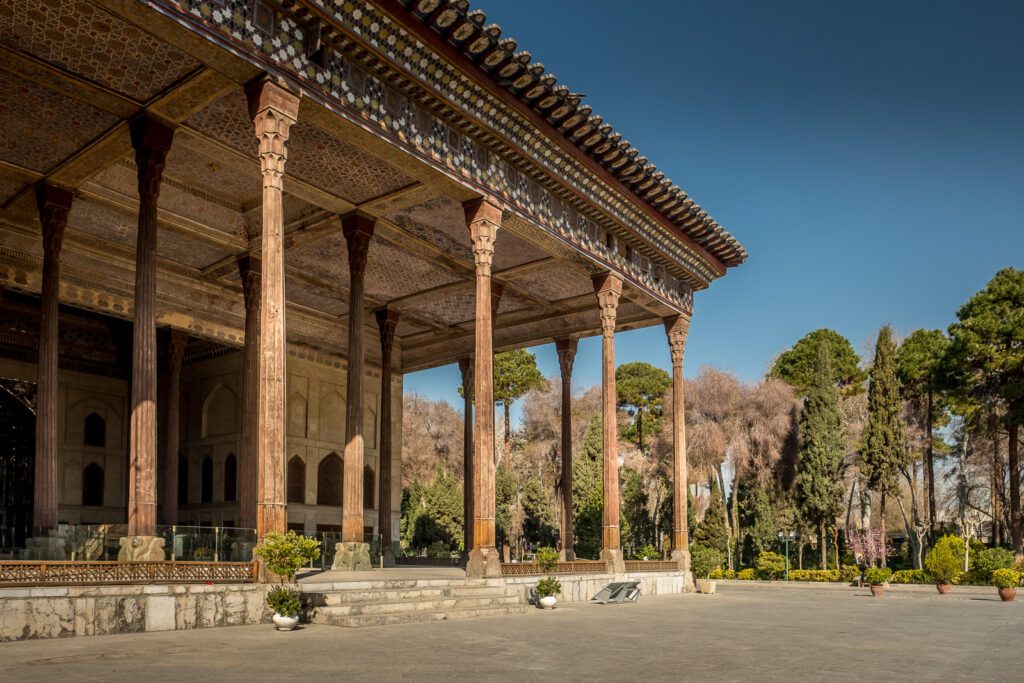 DSCF3909-1024x683 Iran: il bellissimo palazzo Chehel Sotoun detto anche Palazzo delle Quaranta Colonne