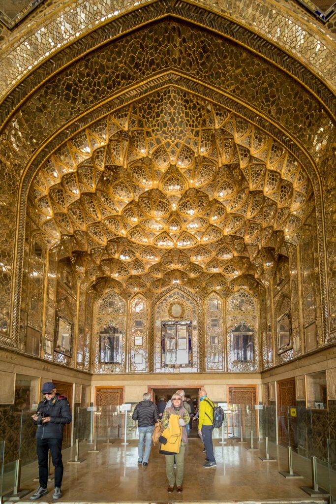 DSCF3916-2-683x1024 Iran: il bellissimo palazzo Chehel Sotoun detto anche Palazzo delle Quaranta Colonne