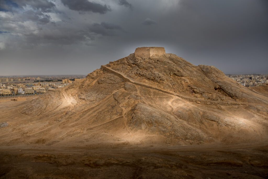 DSCF4194-1024x683 Lo Zoroastrismo iraniano: il Tempio del fuoco di Yazd e le Torri del Silenzio