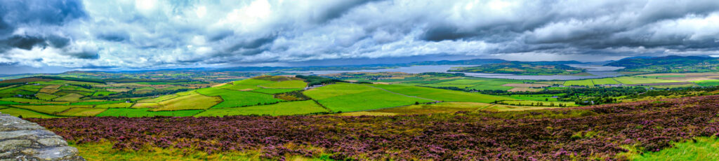 DSF8593-1024x230 Grianan Aileach: un gioiello archeologico nel cuore dell'Irlanda