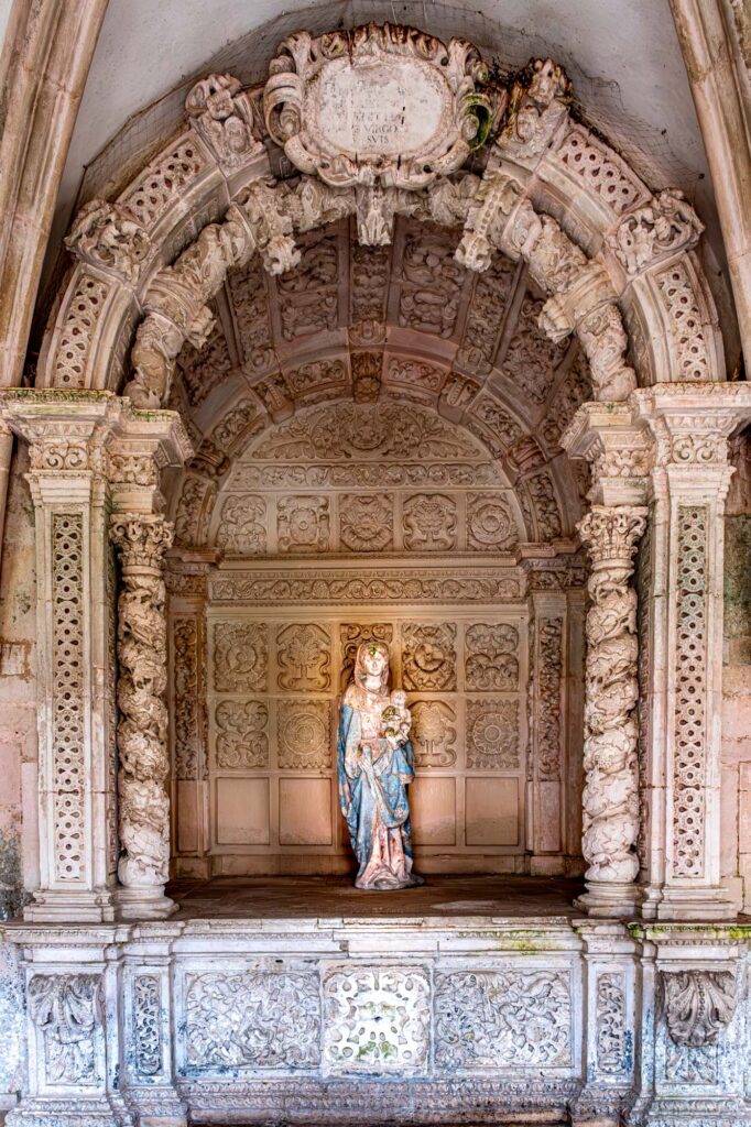 DSF8015-Migliorato-NR-682x1024 Monastero di Alcobaça, un capolavoro di architettura e storia