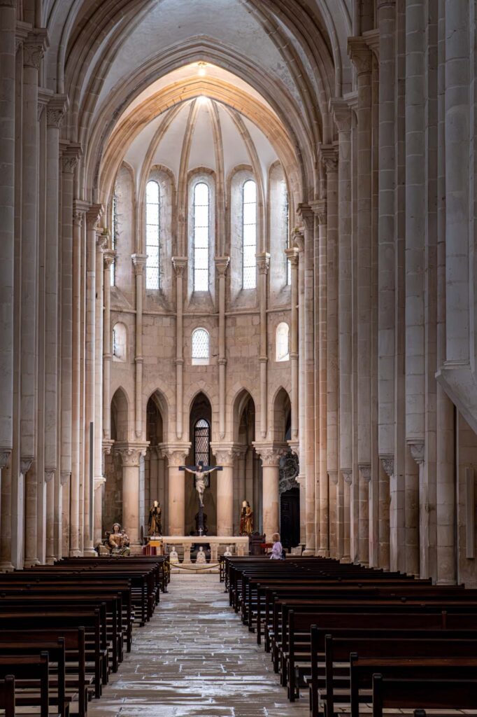 DSF8020-Migliorato-NR-682x1024 Monastero di Alcobaça, un capolavoro di architettura e storia