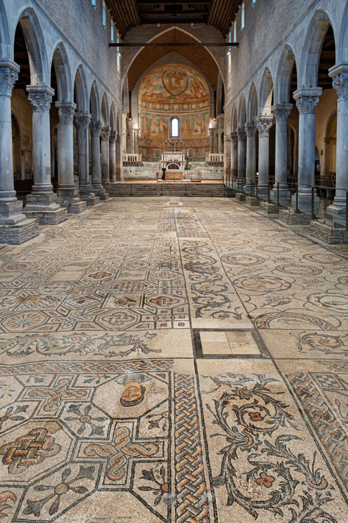 DSF9935-683x1024 La Basilica di Aquileia: i tesori dei mosaici e la bella Cripta