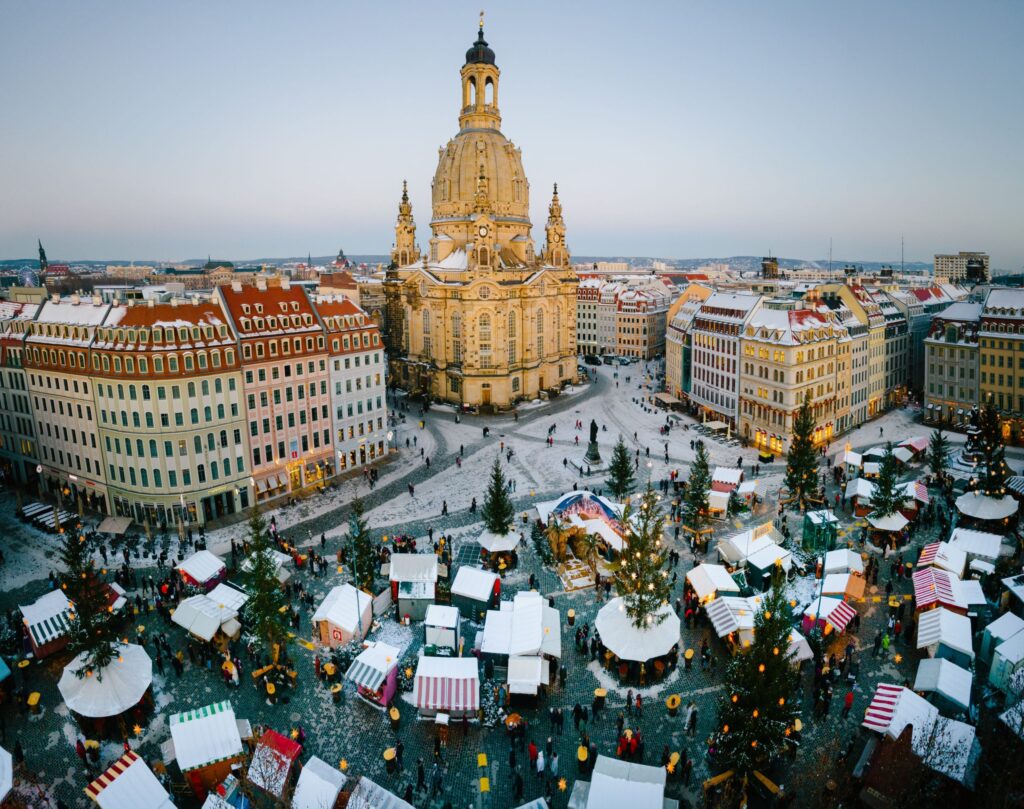 neumarkt-dresden-natale-c-dbahrmann-scaled-1-1024x809 Sassonia, viaggio alla riscoperta del Natale