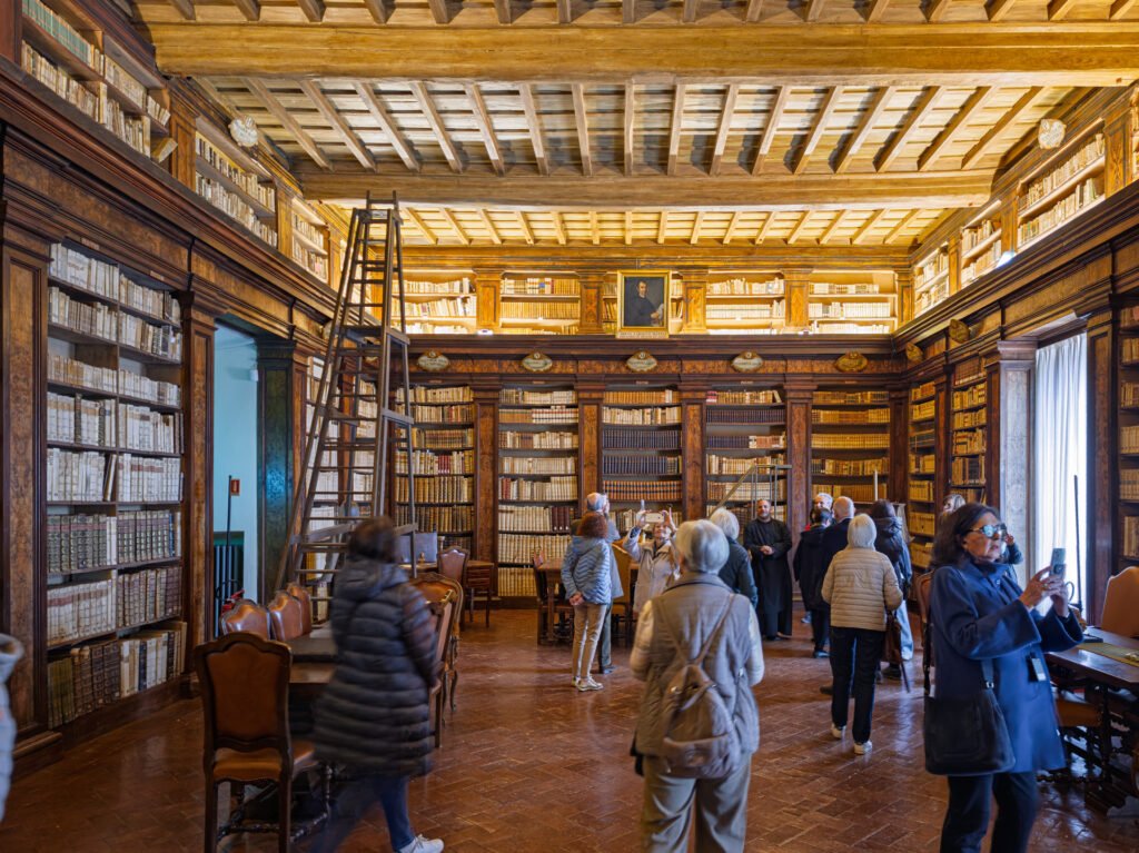 IMG_20250308_094413-1024x767 Echi di storia e sacralità: l'Abbazia di San Nilo e la sua Biblioteca