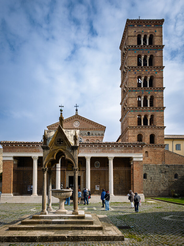 IMG_20250308_103906-767x1024 Echi di storia e sacralità: l'Abbazia di San Nilo e la sua Biblioteca