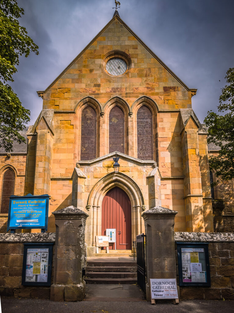 IMG_20250808_104812-767x1024 Dornoch, tra mare e misticismo: scoprire l’anima nascosta della Scozia del Nord